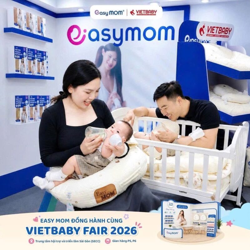 Gian hàng Easy Mom thu hút đông đảo ba mẹ ghé tham quan tại VietBaby Fair 2026.